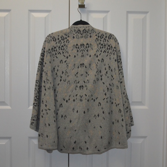 Cabi Style #3115 Gigi Cape - Picture 3 of 5